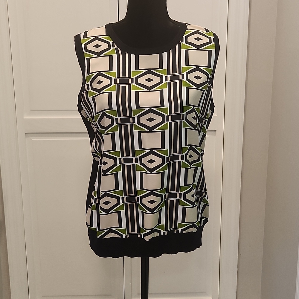 Ladie's sleeveless top